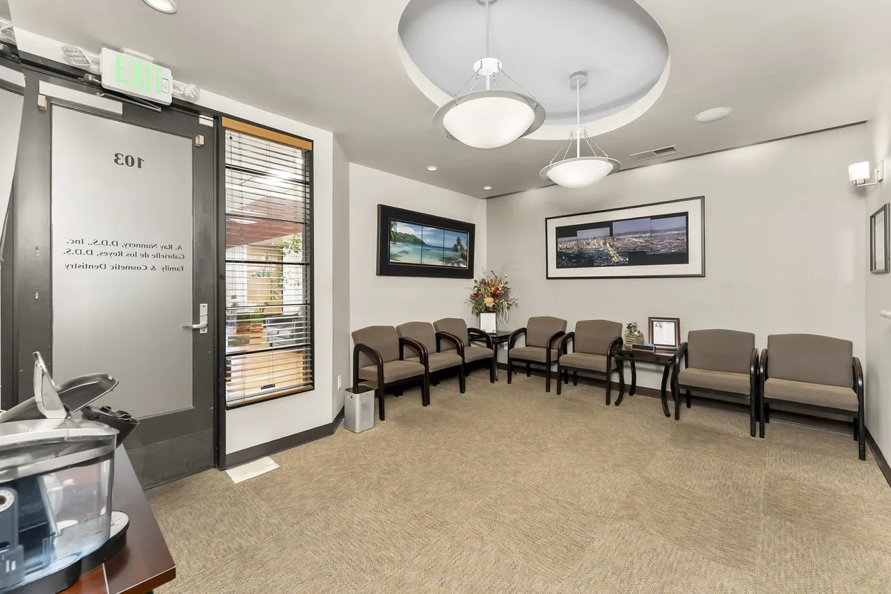 Reception & entrance at Ray Nunnery, DDS in Walnut Creek