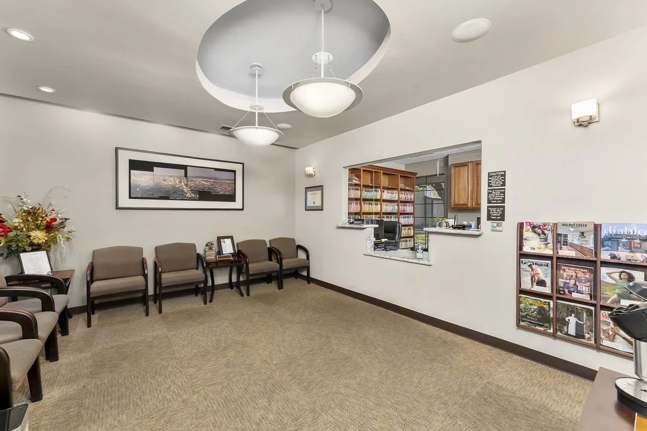 Comfortable waiting area at Ray Nunnery, DDS in Walnut Creek